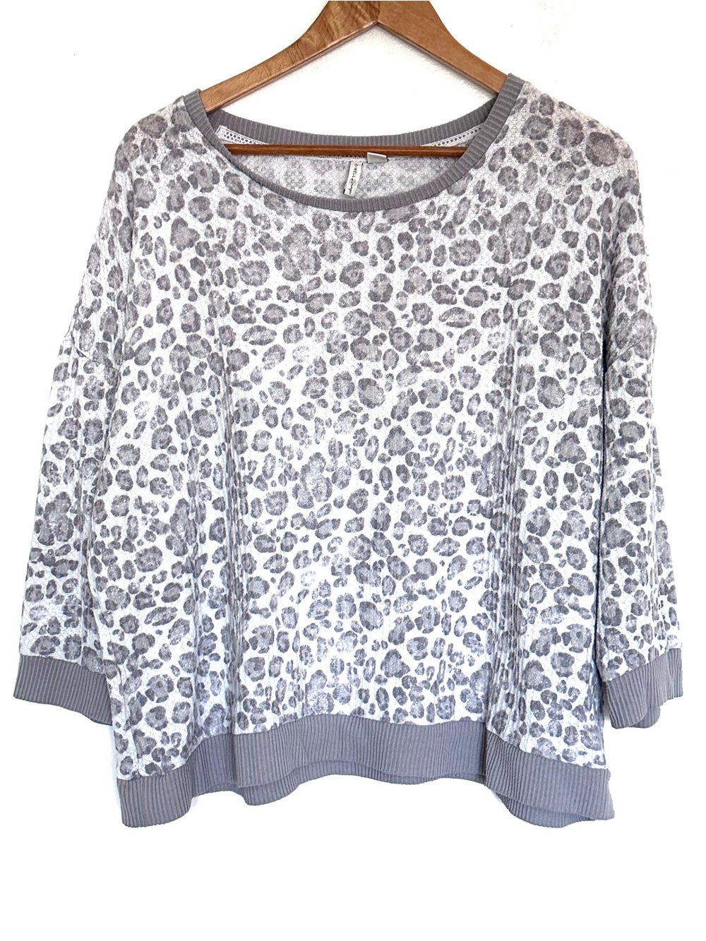 Live Well Lounge Shirt Women’s XL Leopard 3/4 Sleeve Pullover Top
